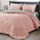 thumbnail image 1 of Juego de edredón downluxe Queen rosa/gris de 3 piezas para todas las estaciones, 1 of 6