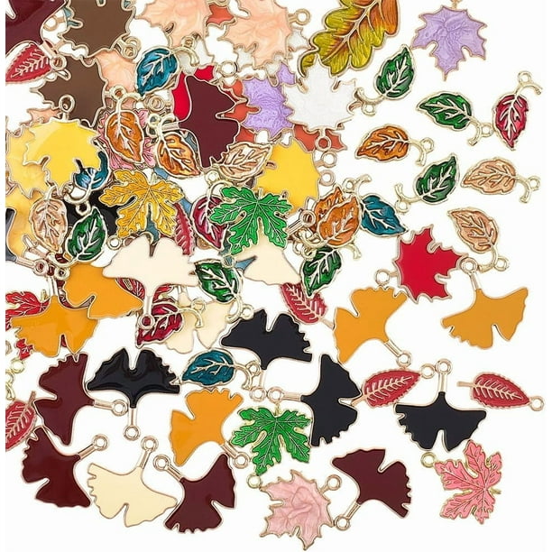 100 piezas de 21 estilos de dijes de esmalte de hoja de arce de Acción de Gracias, colgantes de aleación de metal dorado con temática navideña, hojas de otoño y cosecha.