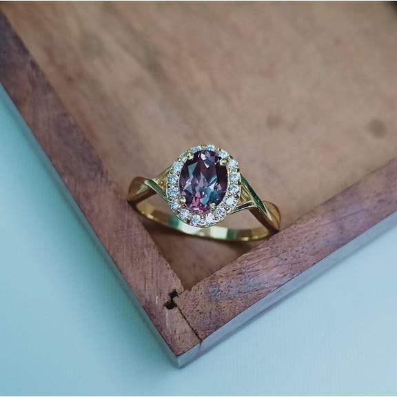 Alexandrite Halo Ring, lab created alexandrite ring, 925 Sterling Silver Ring, Color Change Stone Ring, Oval Cut Alexandrite, Ring for Gift