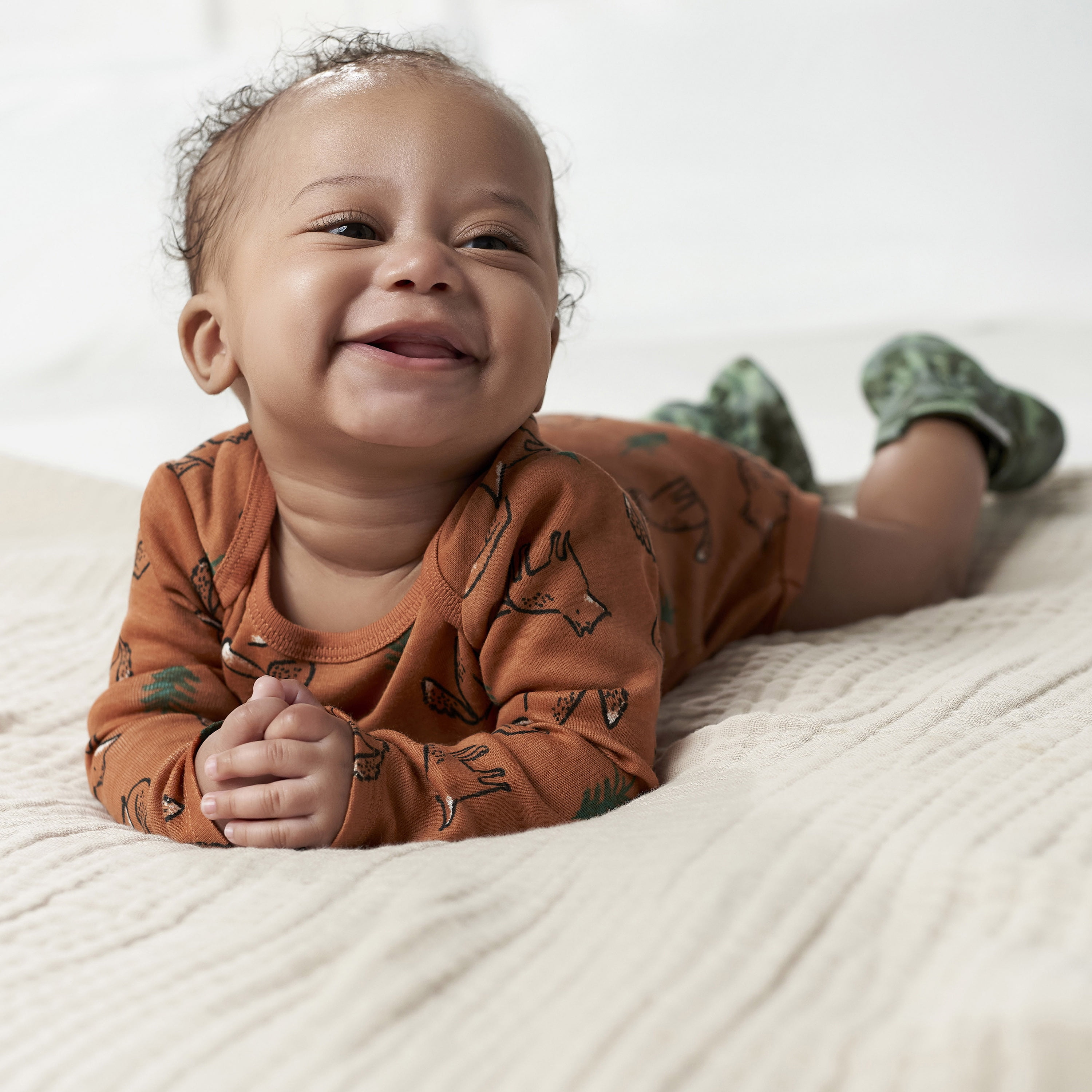 Gerber Baby Gender Neutral Long Sleeve Onesies Bodysuits, 6-Pack, Sizes Newborn - 12 Months