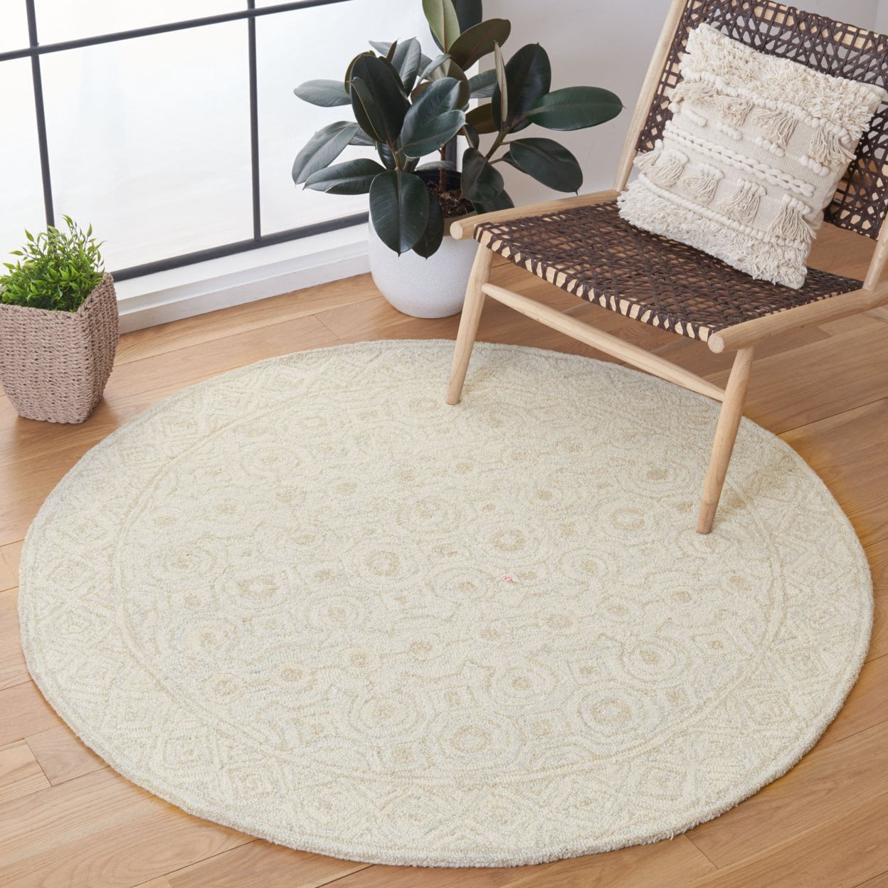 SAFAVIEH Micro-Loop Conchur Geometric Area Rug, Ivory/Light Green, 5' x 5' Round