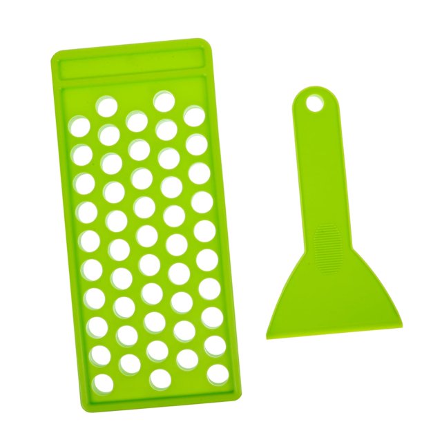 50 moldes para relleno de lápiz labial, diy, kit para bálsamo labial y brillo — bandeja de silicona verde perforada para 50 tubos de 5 g y espátula plana a juego, vista cenital sobre fondo blanco; también adecuada para rellenar lápices labiales tipo crayón.