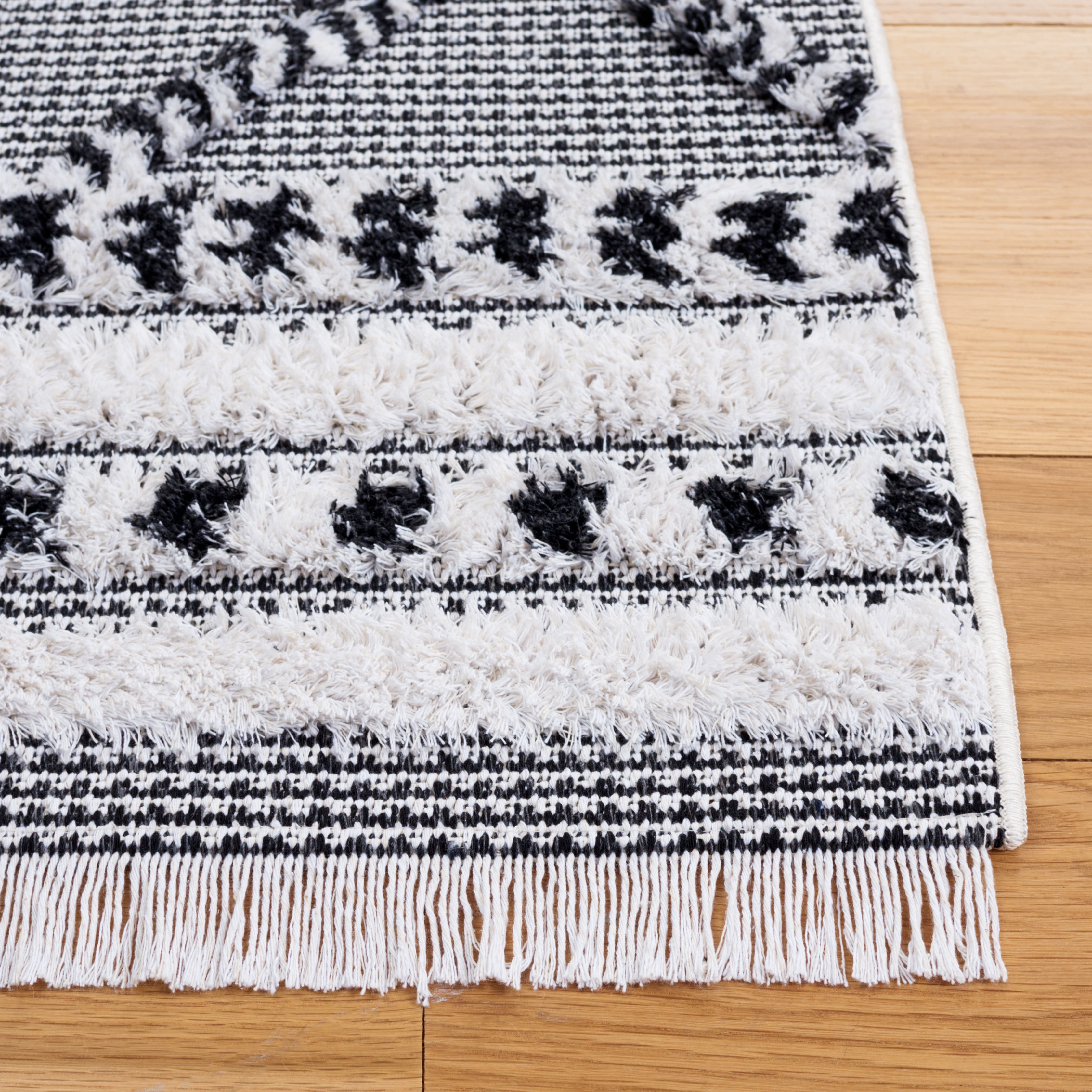 SAFAVIEH Augustine Reannon Geometric Area Rug, Black/Ivory, 6'4" x 9'6"
