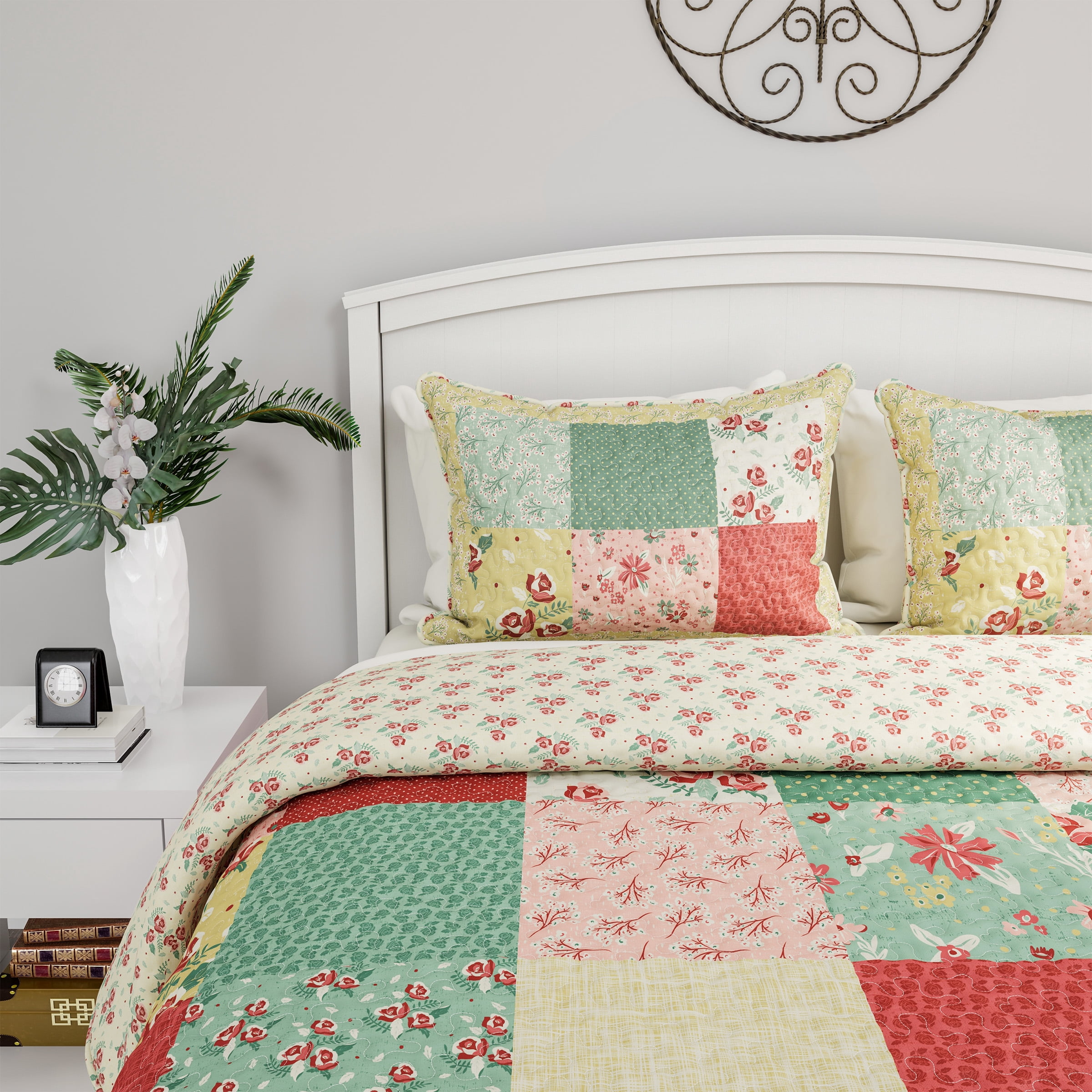 2-Piece Quilt Bed Set– Sweet Dreams Patchwork Pastel Floral Print by Somerset Home (Twin XL)