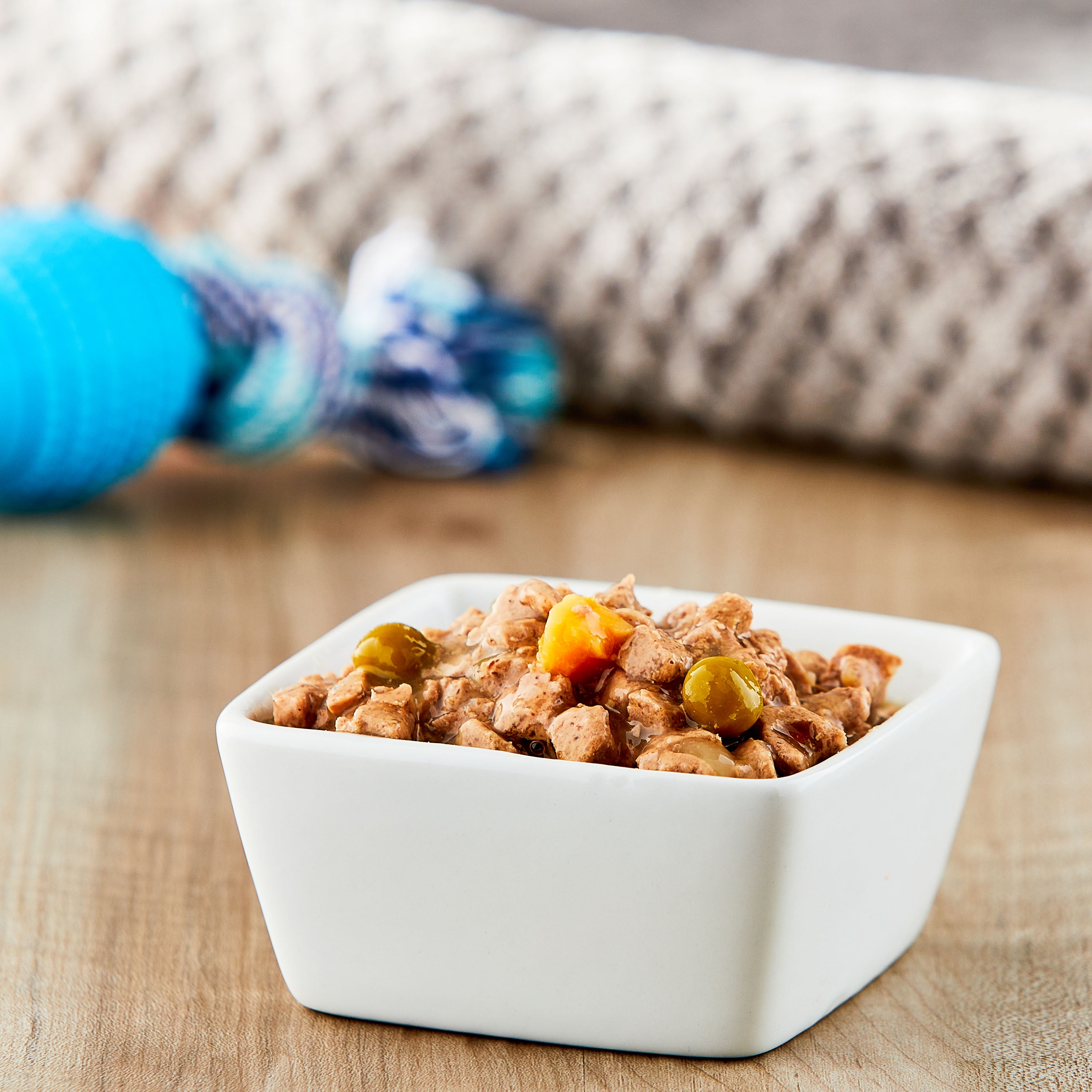 Pure Balance Chicken Stew with Sweet Potatoes & Peas, Grain-Free Wet Dog Food, 3.5 oz Tray