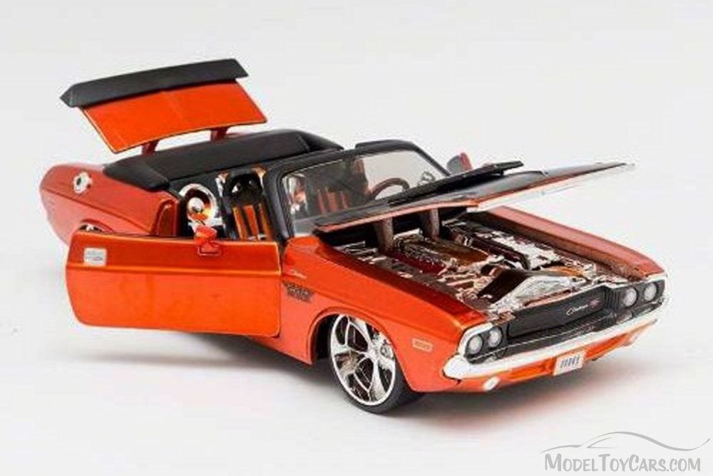 Dodge Challenger R//T Coupe/' 1970 Red//White 1:24 Maisto MI31263R