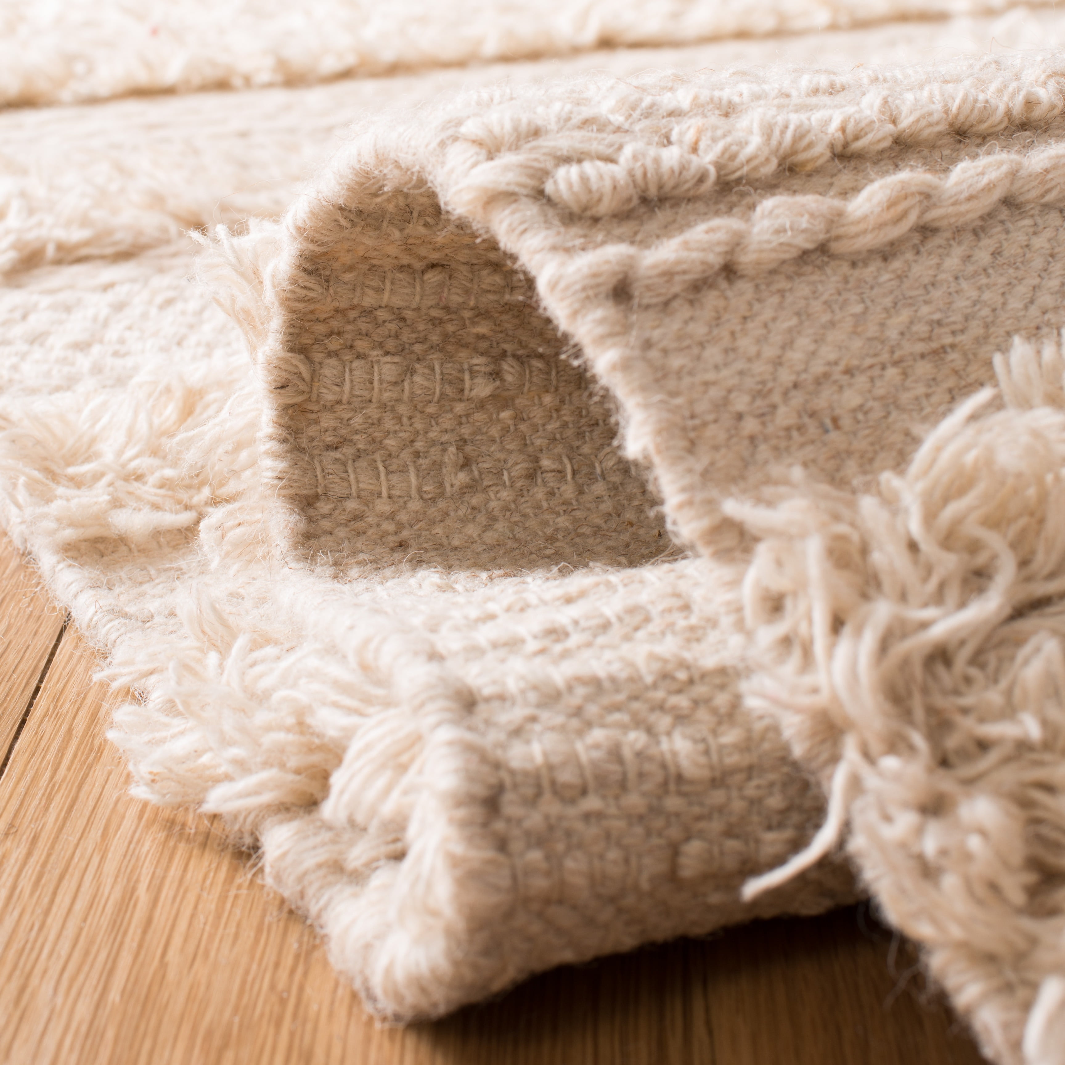 SAFAVIEH Casablanca Candida Striped Wool Shag Area Rug, Beige, 5' x 8'