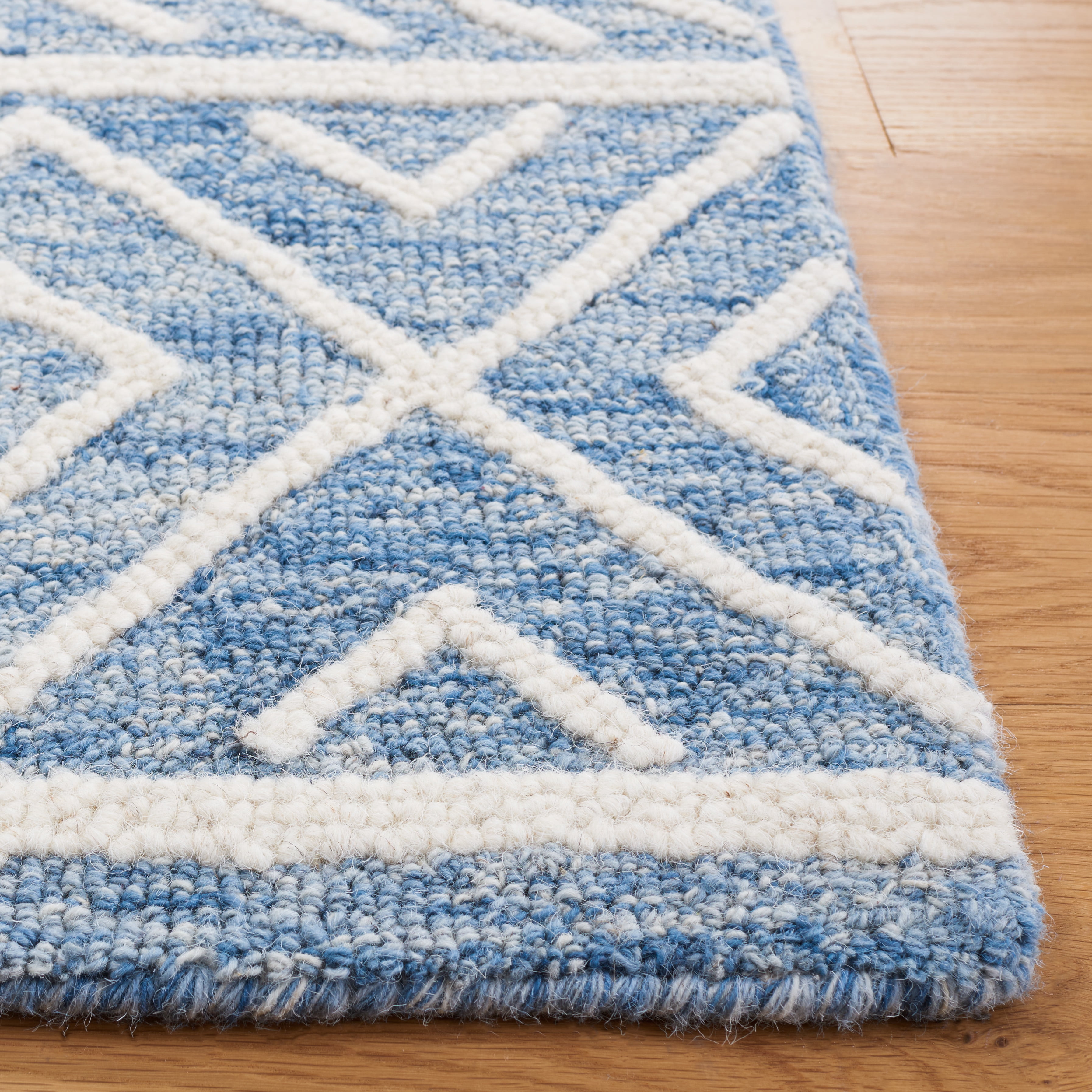 SAFAVIEH Metro Fletcher Medallion Runner Rug, Blue/Ivory, 2' x 9'