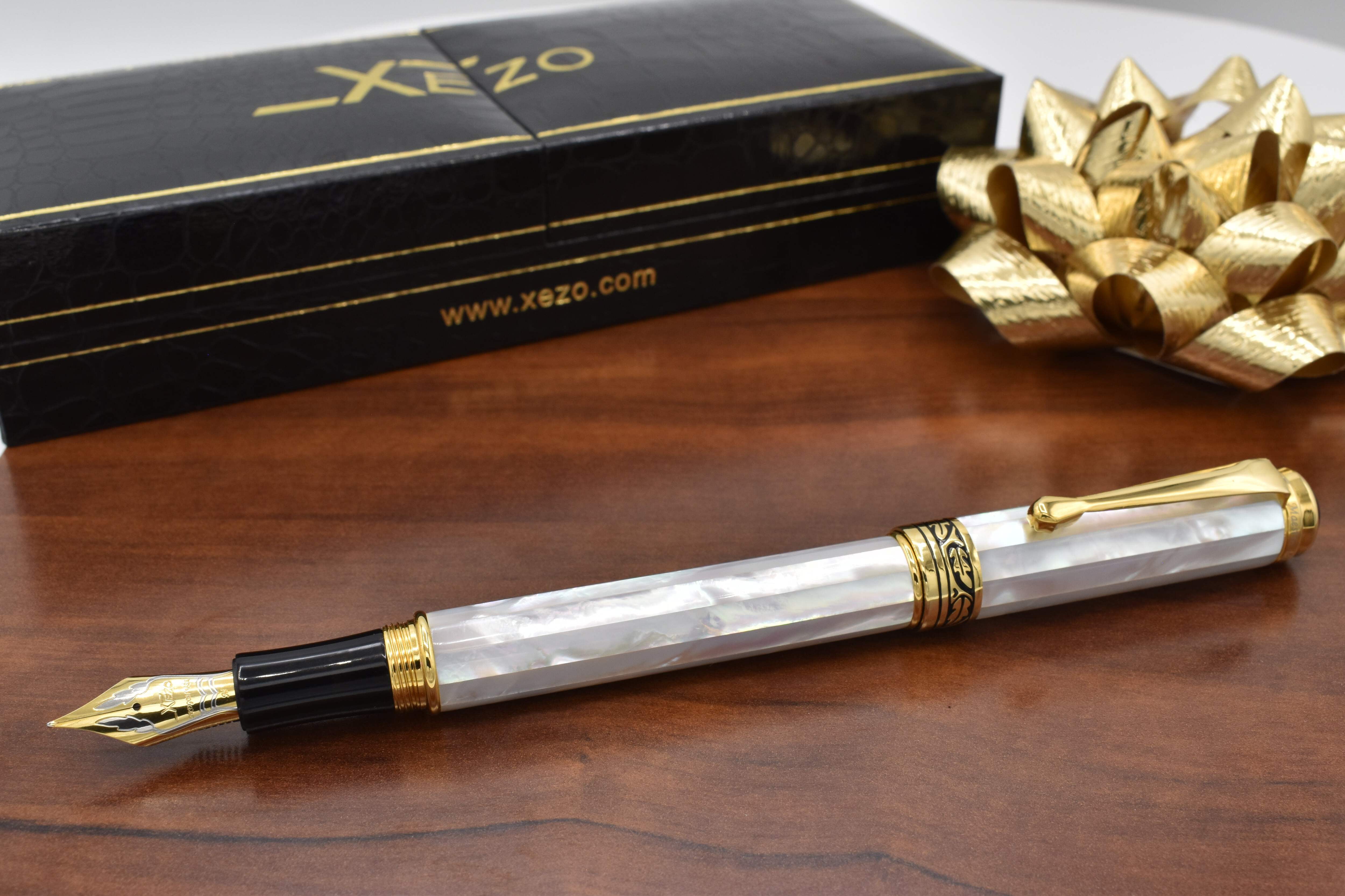 Xezo Xezo Maestro® 18K Gold Plated Fountain Pen (Medium-Fine 0.45 mm Nib) - Oceanic White Mother of Pearl