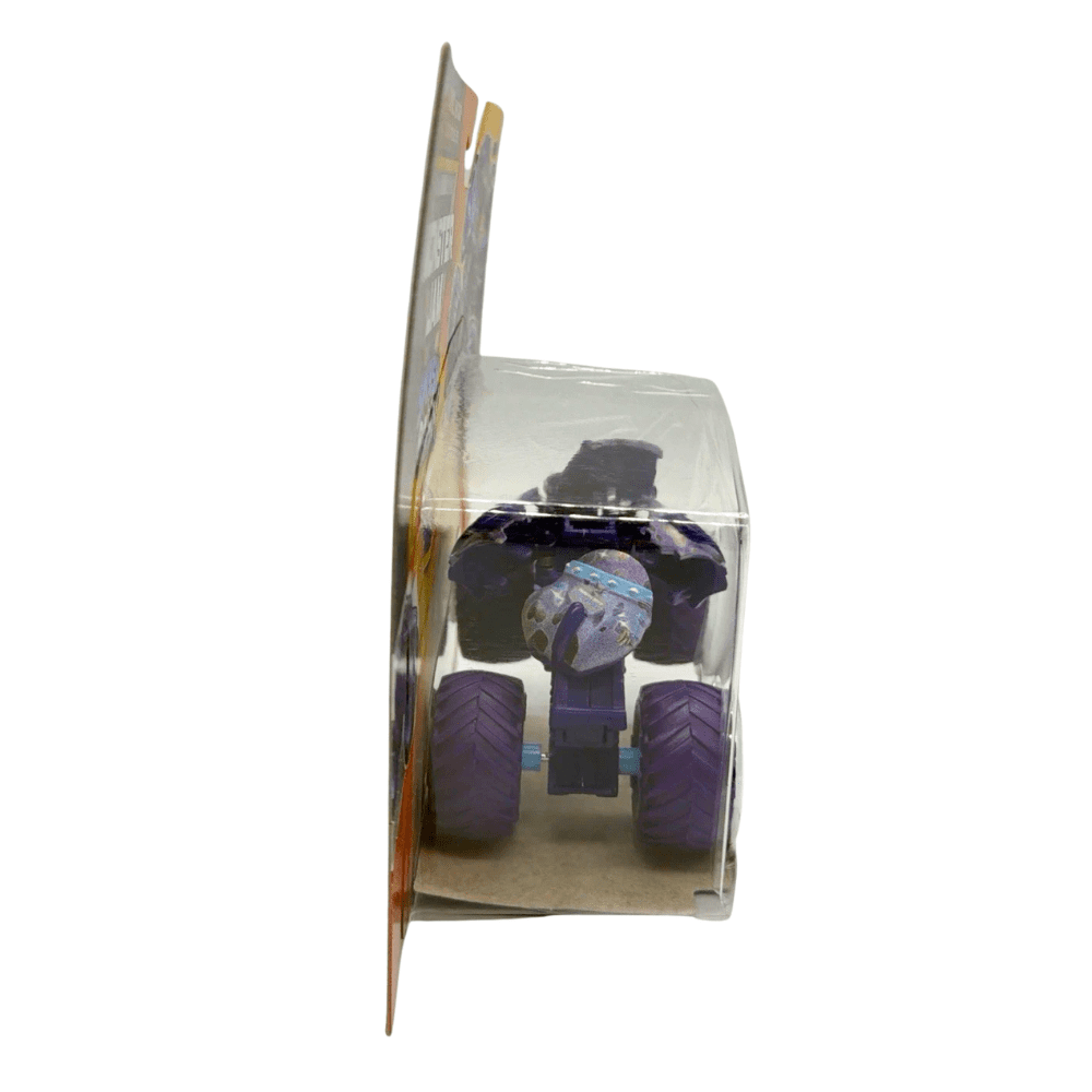 Monster Jam Smash & Bash Monster Mutt Dalmatian Breakable Monster Truck, Series 4