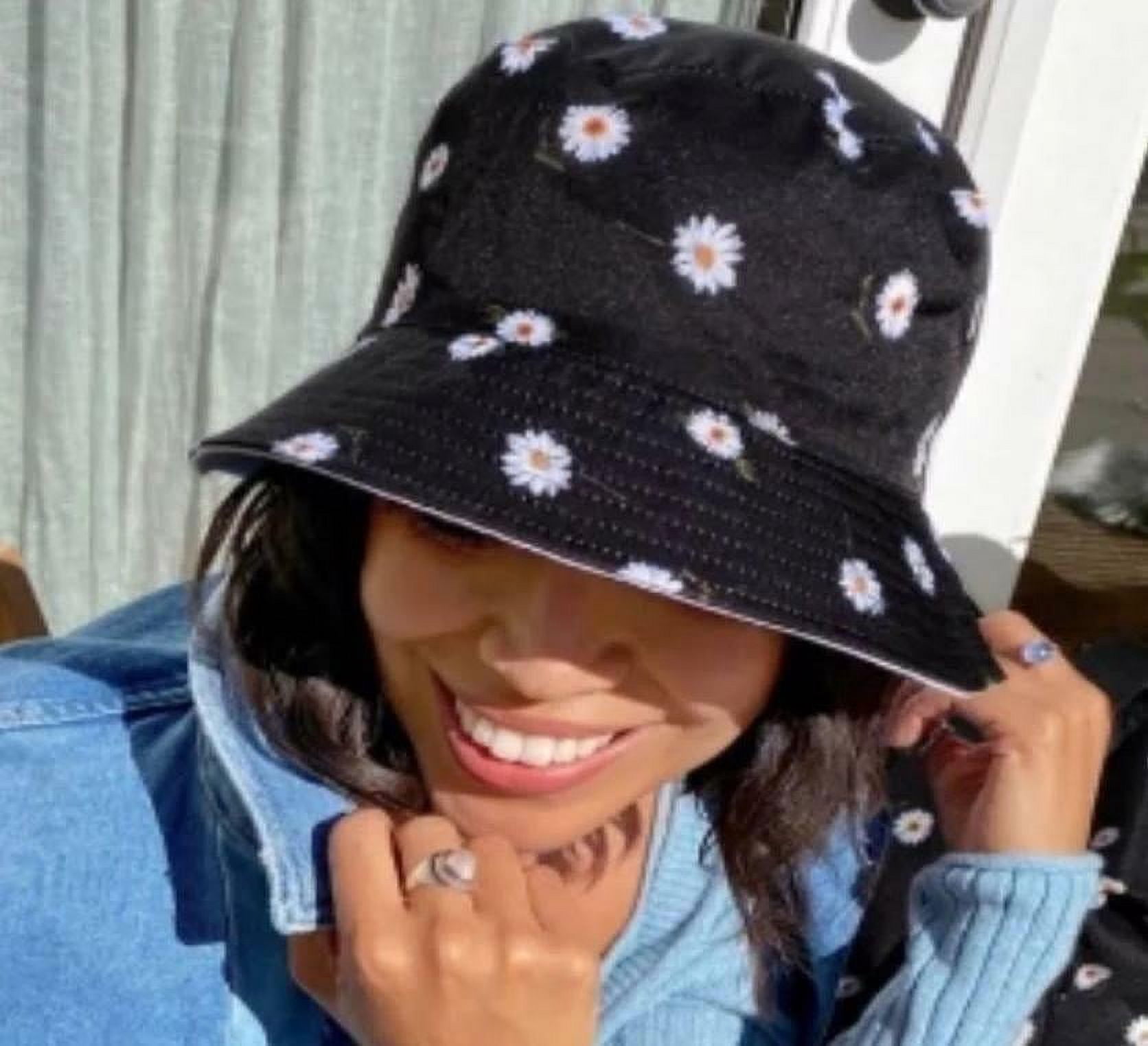 ⭐️40% Off⭐️ Alice + Olivia Daisy Reversible Bucket Hat 500bd4b4-70f0-48dc-96ed-  main image 2