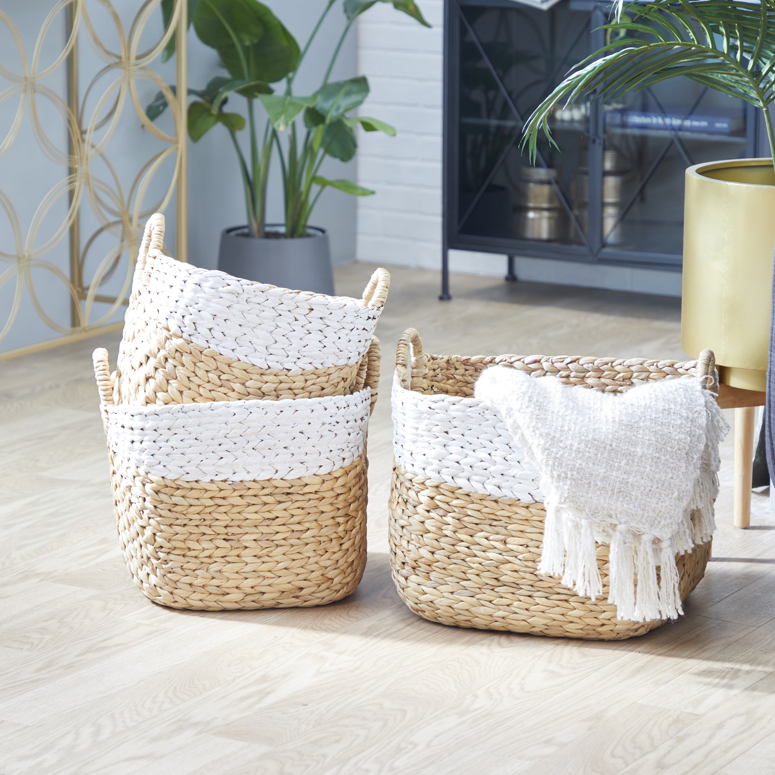 DecMode 19", 17", 15"W Brown Seagrass Handmade Two Toned Storage Basket with Handles, 3-Pieces