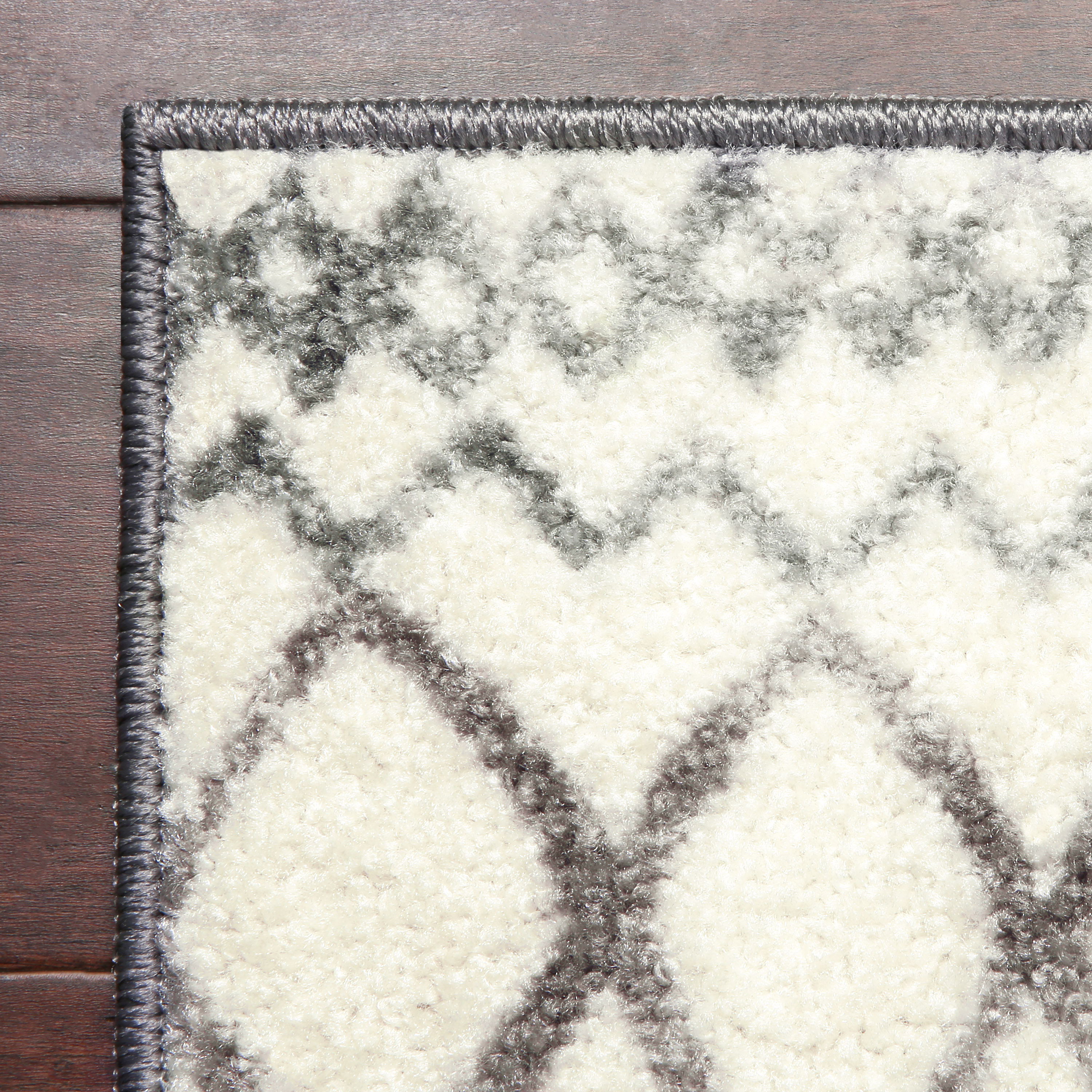 Maples Rugs Distressed Bohemian Diamond Indoor Area Rug, Ivory|Gray, 5' x 7' - image 4 of 7