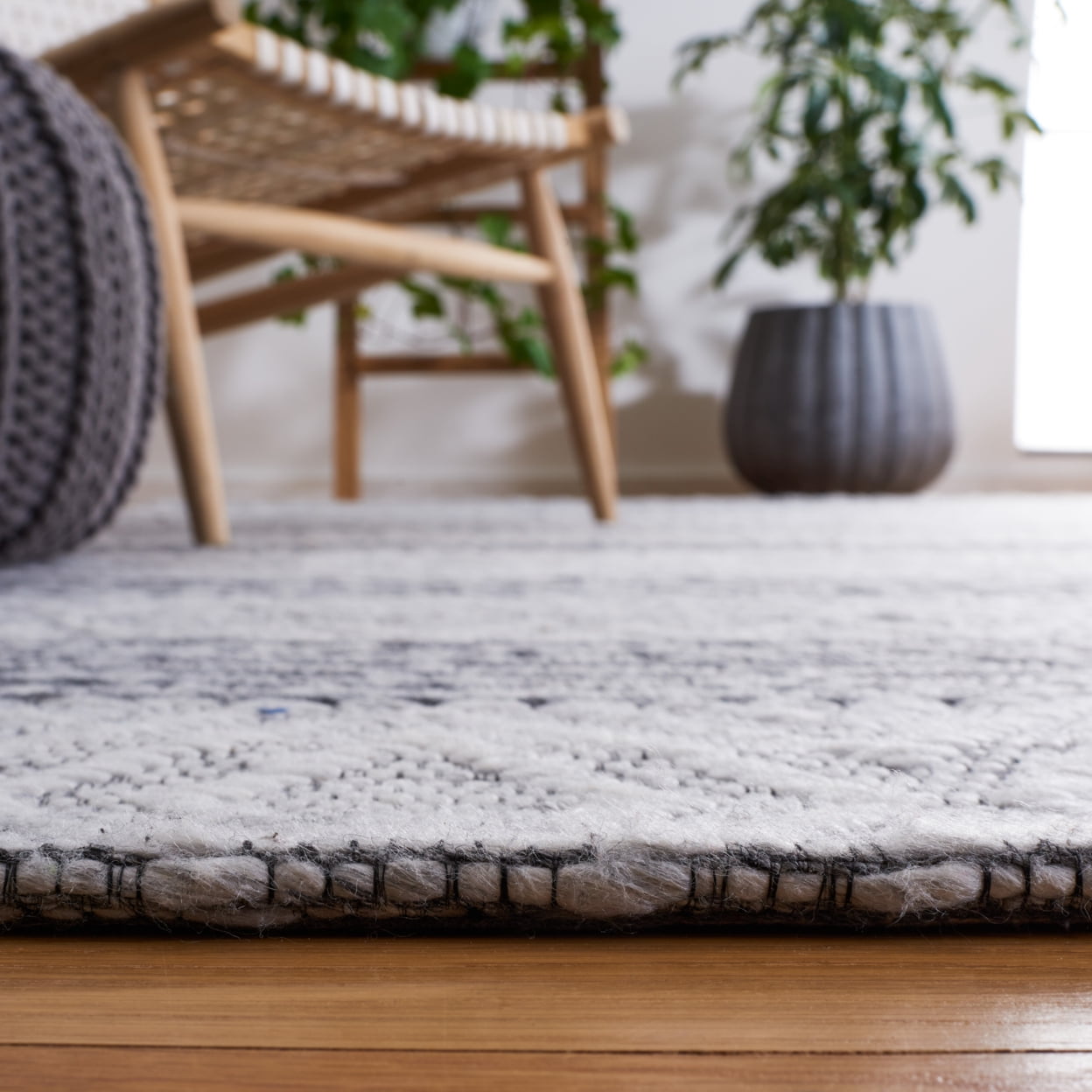 SAFAVIEH Marbella Fisher Striped Area Rug, Ivory/Grey, 4' x 6'