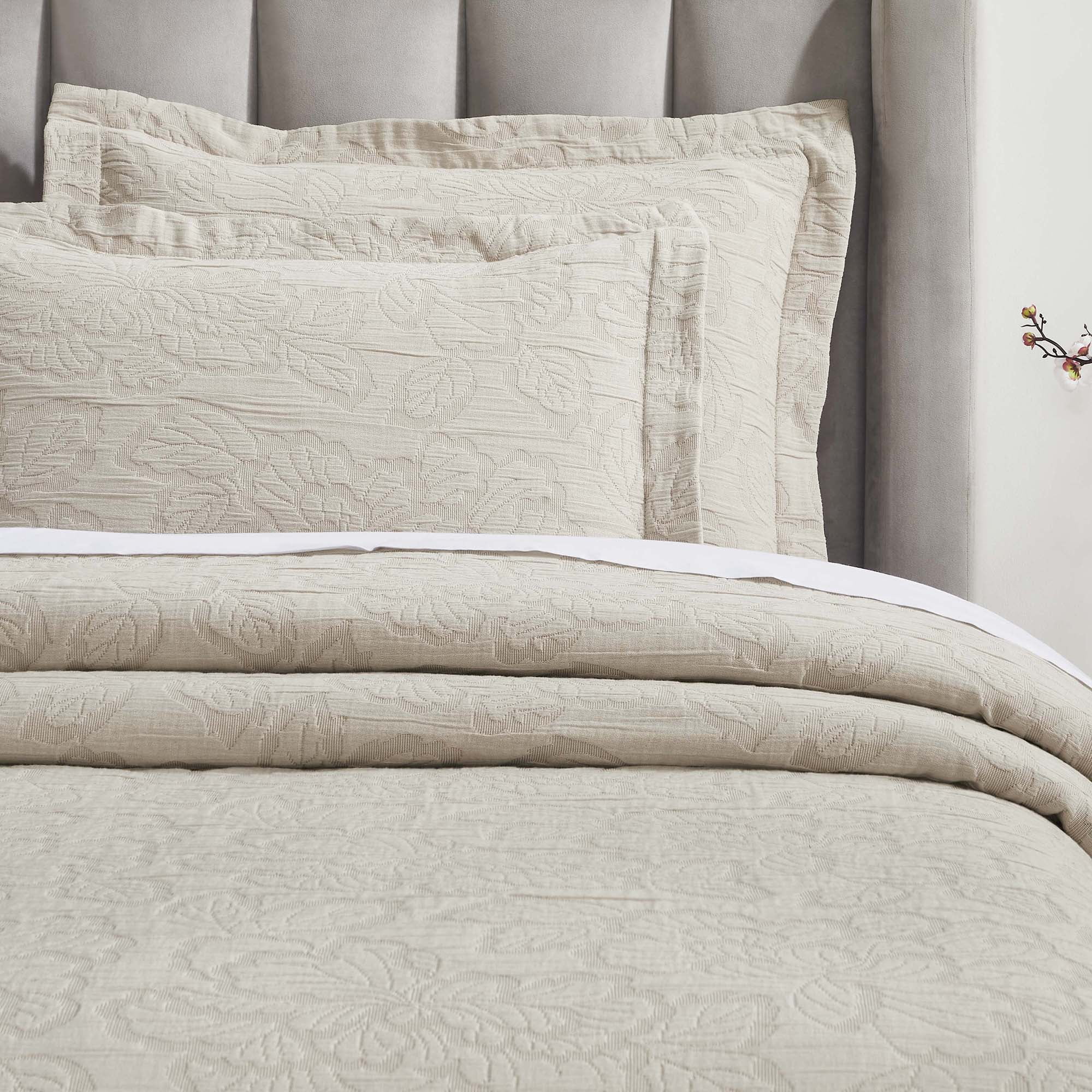 Superior Hibiscus Cotton Matelasse Bedspread and Sham Set, 3-Piece Dual Tone Modern Bedspreads, Full, Beige