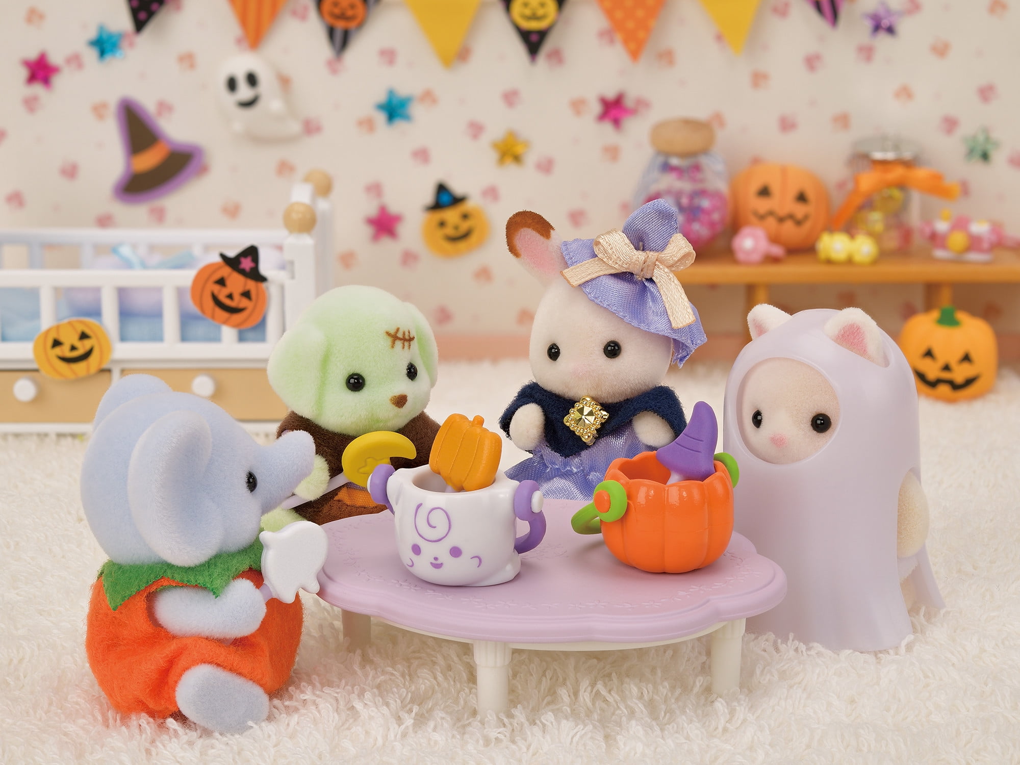 CALICO CRITTERS ハロウィン 3体セット Amazon.com: Calico Critters Halloween Surprise Party Set