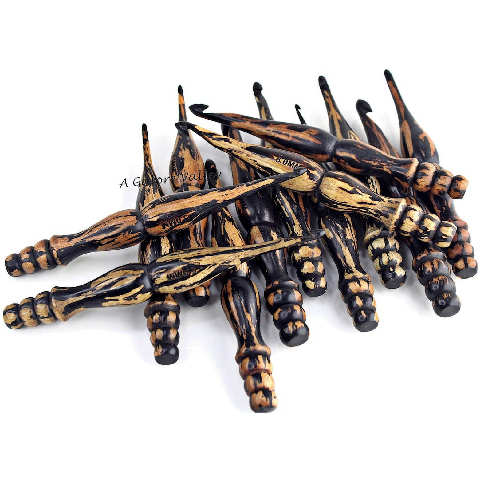 Ergonomic Wooden Crochet Hooks 3.5 MM to 12 MM, Wooden Set of 13 Yarn Crochet Hook Lightweight Crochet Hooks