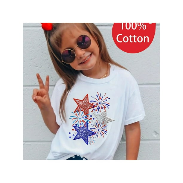 Camiseta de manga corta 100 % algodón con estampado de estrellas, fuegos artificiales, color rojo, blanco y azul, para niña, informal y cómoda, para el Día de la Independencia.