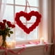 thumbnail image 4 of Guirnalda de pompones con forma de corazón para San Valentín | Decoración romántica con bolas de amor para habitaciones y fiestas, 4 of 6