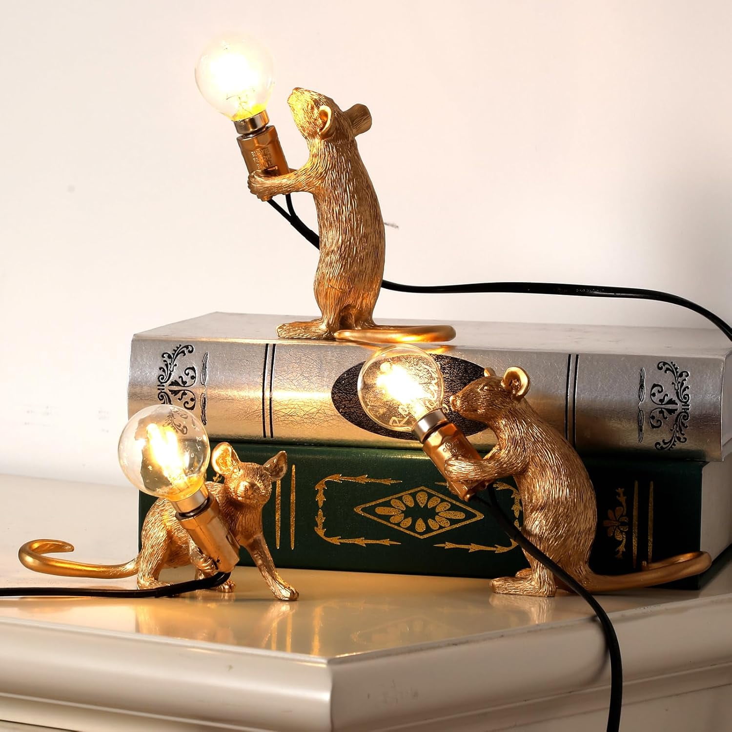 Modern Cute LED Resin Animal Mouse Table Lamp Art Mouse Bedside Gift Desk Lights Small Mini Mice Table Lamp Creative Mouse Desk Lamps