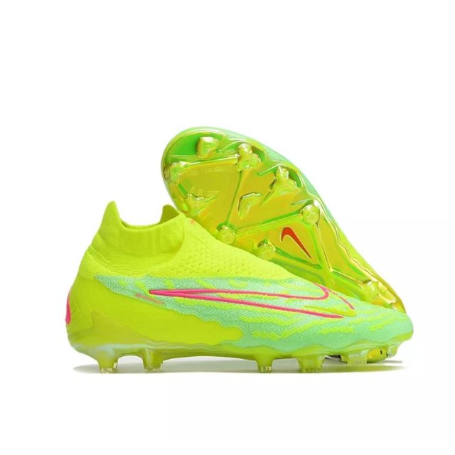 phantom gx elite df fg nueva llegada zapatos de fútbol botas hombres — vista lateral y de suela sobre fondo blanco; botín de corte medio tejido en amarillo neón con acentos rosas, suela FG translúcida con tapones cónicos y textura visible, talla EUR 42 ≈ 26.5 cm.