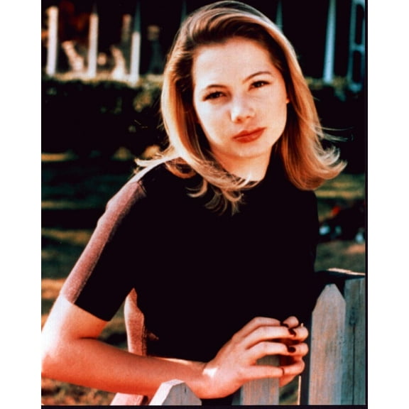 Michelle Williams Leaning On Fence For Dawson'S Creek Photo Print (8 x 10) - Item # MVM56231