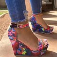 thumbnail image 3 of Sandalias de cuña con estilo floral para mujer - Calzado con correa en el tobillo y plataforma con punta abierta, 3 of 4