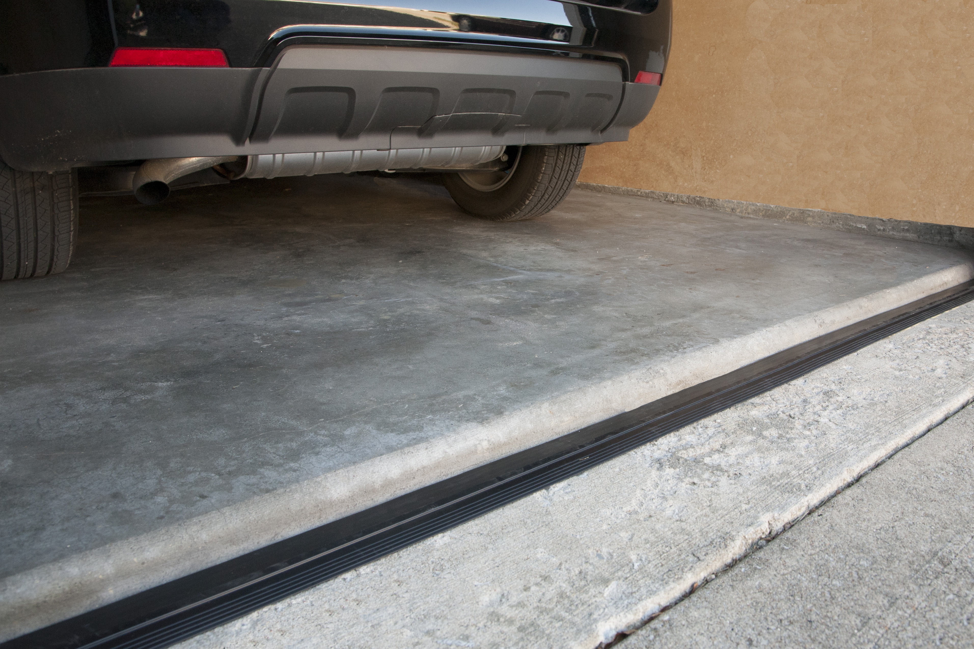G Floor Garage Threshold Trim 16 Ft Length In Midnight Black