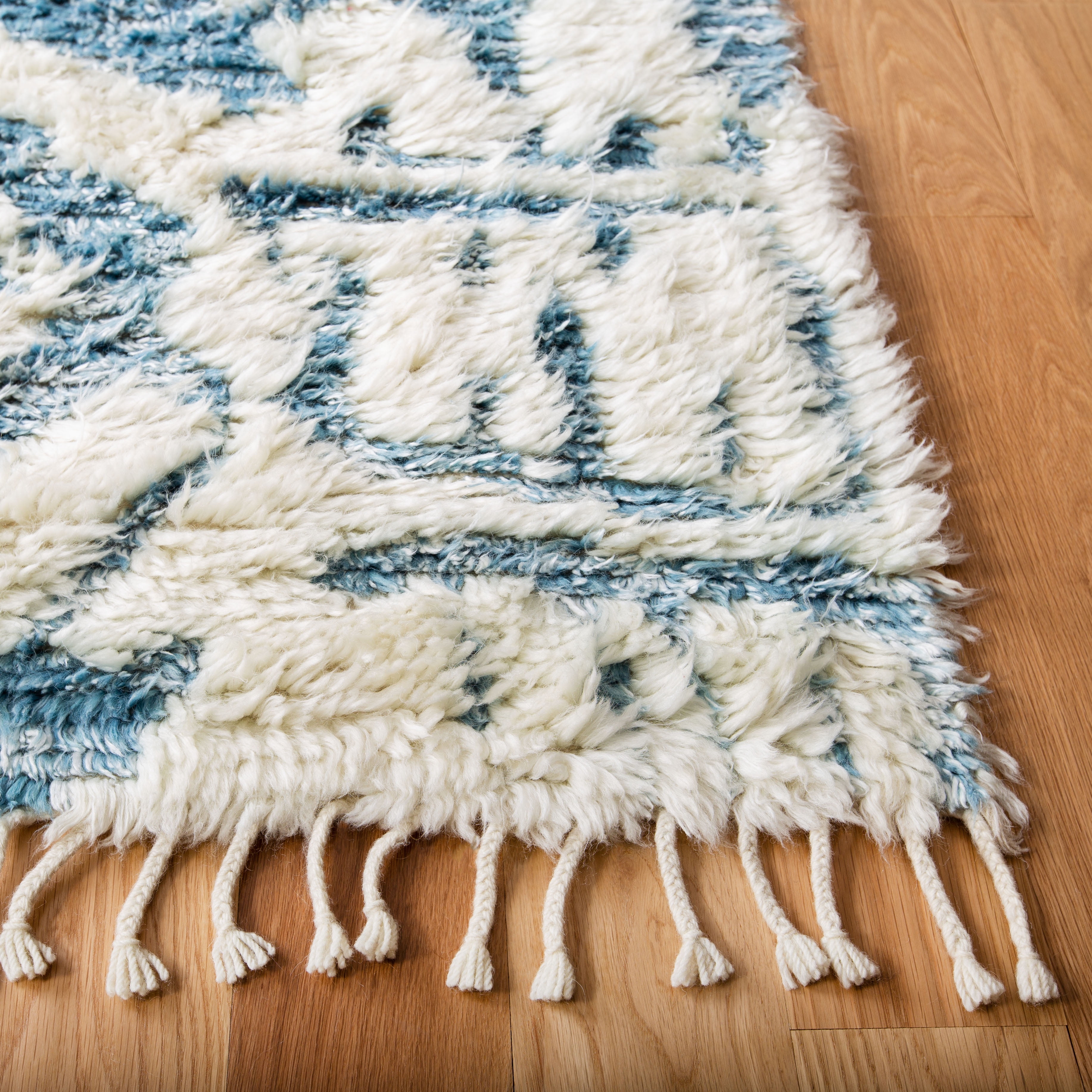 Safavieh Manhattan Eamon Abstract Area Rug, Ivory/Blue, 8' x 10'