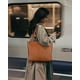 thumbnail image 2 of Bolso de hombro Befen de piel para mujer, color marrón coñac, 2 of 7