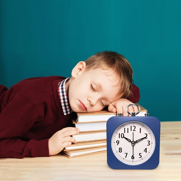 Despertador pequeño y silencioso con diseño de caramelos creativos de moda, reloj despertador de escritorio con barrido de viento y segundos.