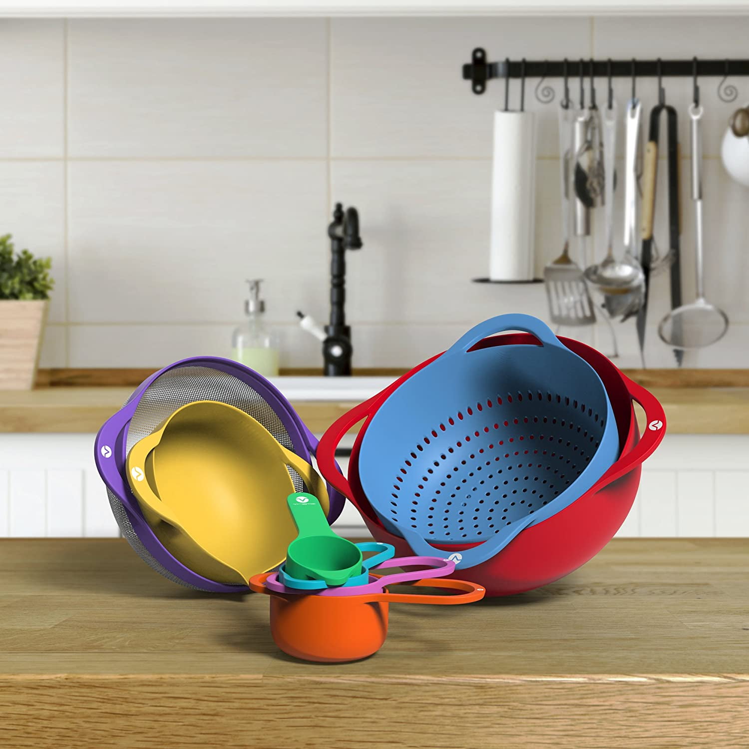 Vremi 3 Piece Plastic Mixing Bowl Set - Nesting Mixing Bowls with