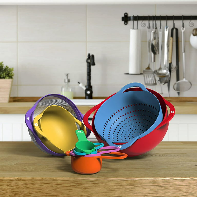 Vremi 3 Piece Plastic Mixing Bowl Set - Nesting Mixing Bowl with Rubber  Grip Handles Easy Pour Spout and Non Slip Bottom - Three Sizes Small Large  Cap - Household Items, Facebook Marketplace