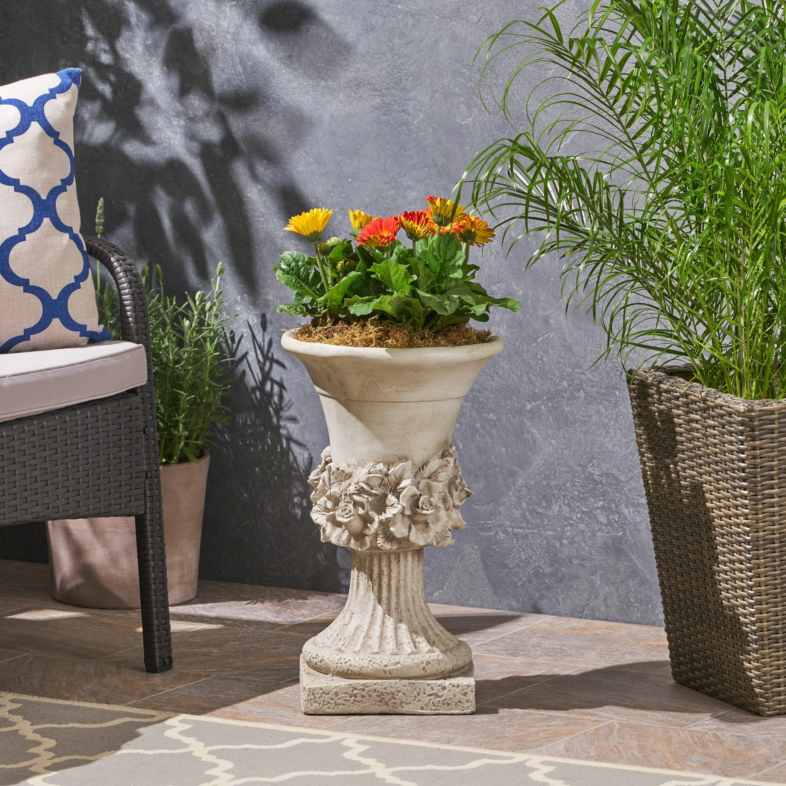 Capri Chalice Outdoor Roman Botanical Light weight