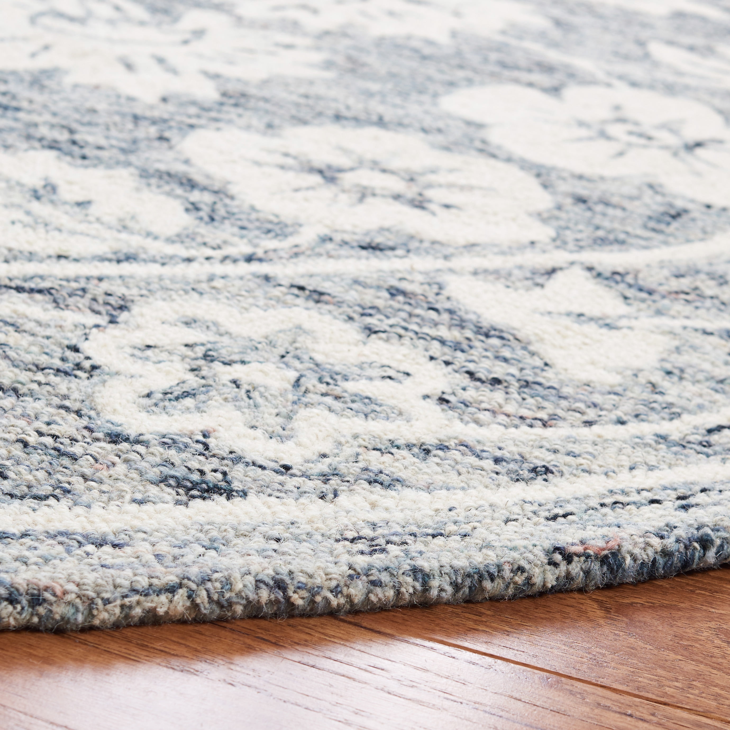 SAFAVIEH Capri Serenity Floral Wool Area Rug, Blue/Ivory, 7' x 7' Round