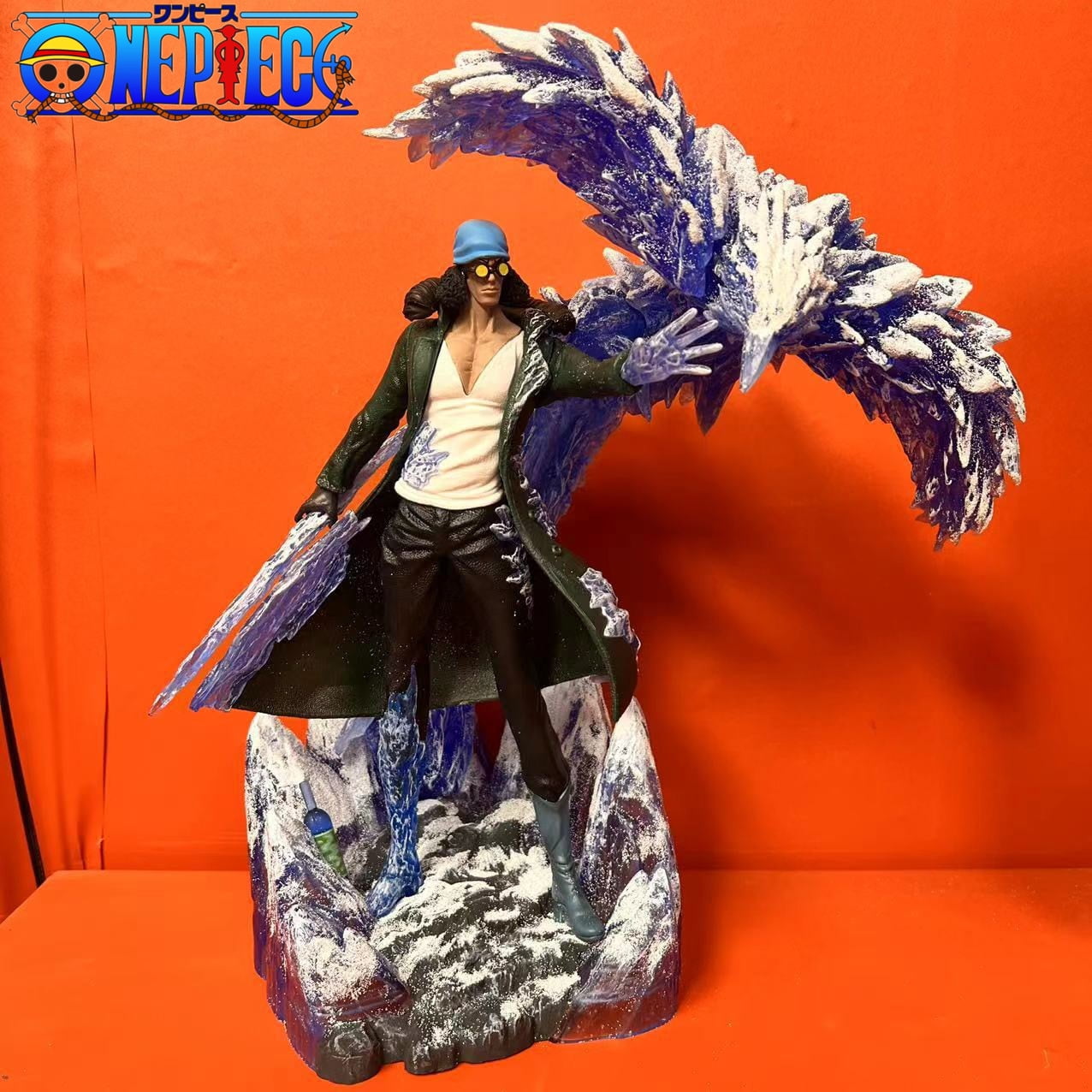 Figurine LED One Piece Amiral Aokiji Kuzan 30cm Édition Limitée 2022