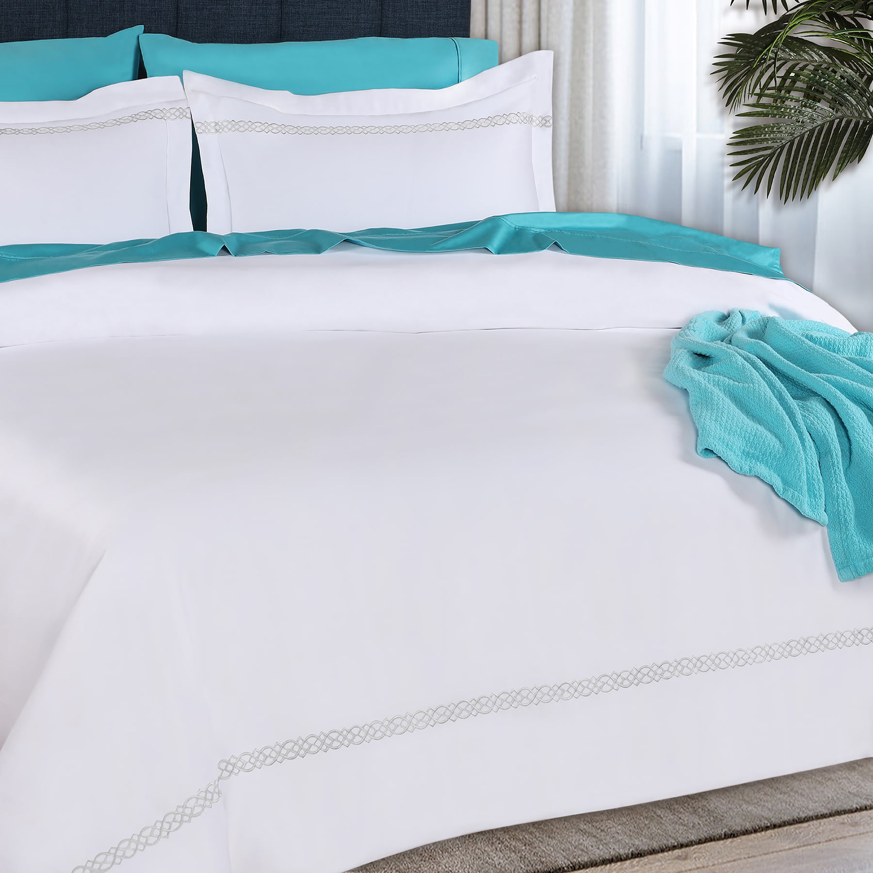 Superior Egyptian Cotton Embroidered Duvet Cover Set, Full/ Queen, Platinum