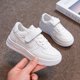 thumbnail image 5 of Zapatos blancos para estudiantes, zapatos de tabla para niños con suela suave, zapatos de primavera y otoño para niños, zapatos casuales antideslizantes a juego para niños y niñas grandes, 5 of 6