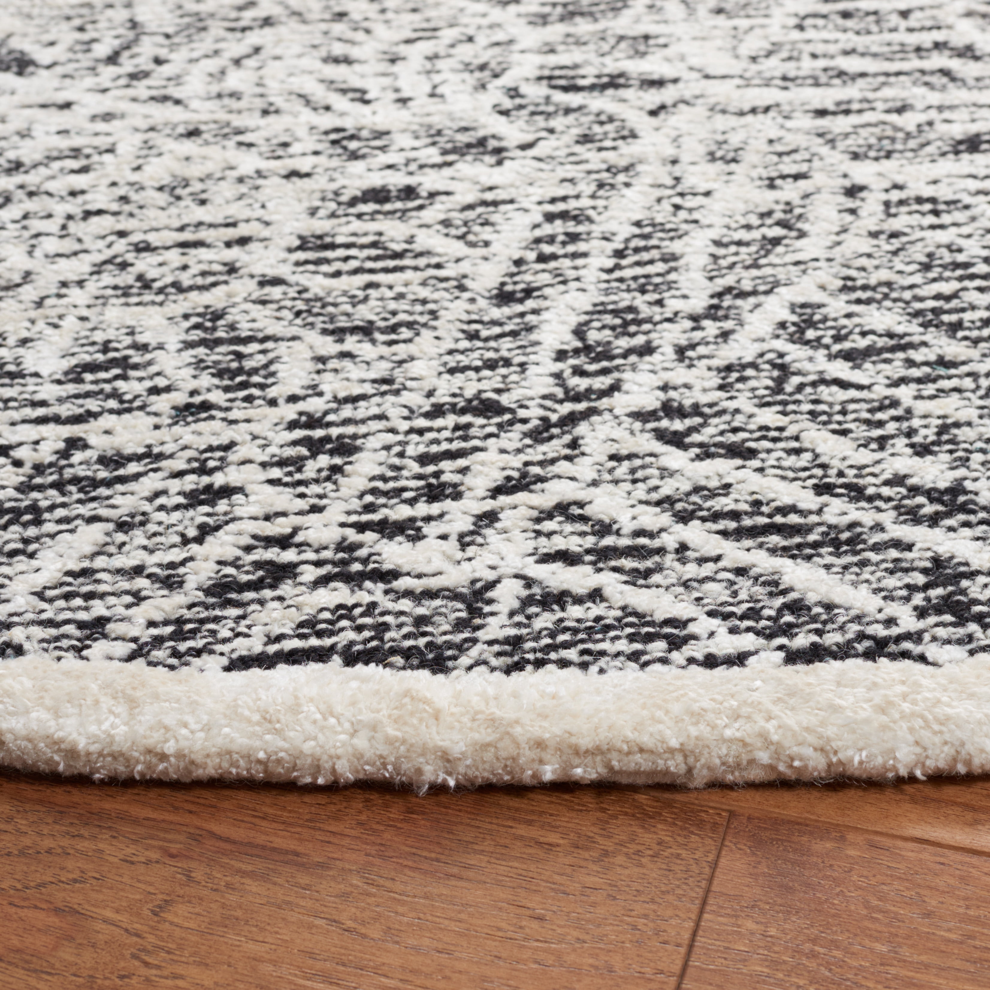 SAFAVIEH Precious Dylan Abstract Area Rug, Black/Ivory, 6' x 6' Round