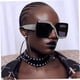thumbnail image 4 of BESTYASH Gafas De Sol Cuadradas Negras Para Mujer Con Protección Solar Estilo Retro Y Resistente, 4 of 7