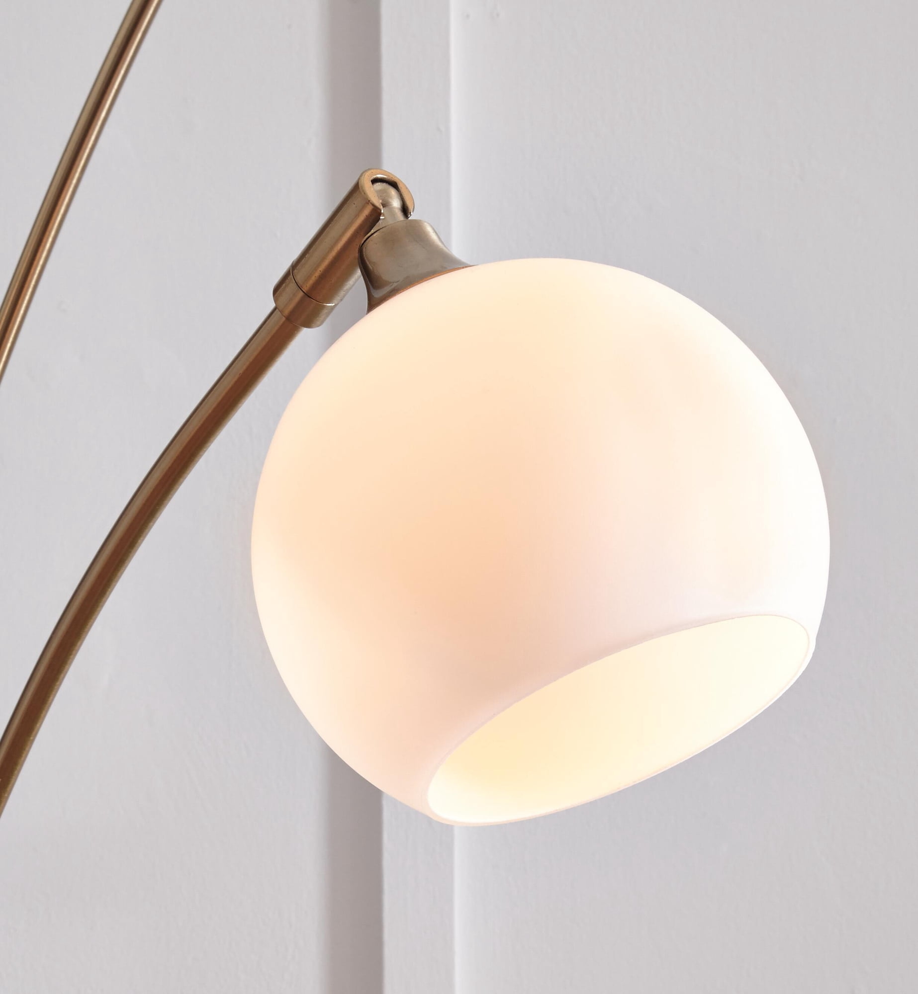 Signature Design by Ashley Contemporary Taliya Arc Lamp  Champagne/White
