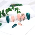 thumbnail image 3 of Uñas postizas cortas con pegamento, 24 piezas de uñas postizas de aguja con patrón de hojas, uñas francesas de color verde oscuro, bonitas puntas ovaladas cortas, 3 of 4