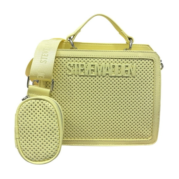 Bolsa Shoulder Bevelyn PERF Steve Madden color Amarillo, mide 24 cm de ancho por 19 cm de alto, con dos asas ajustables y desmontables. Incluye monedero con medidas 10 x 7 x 2 cm