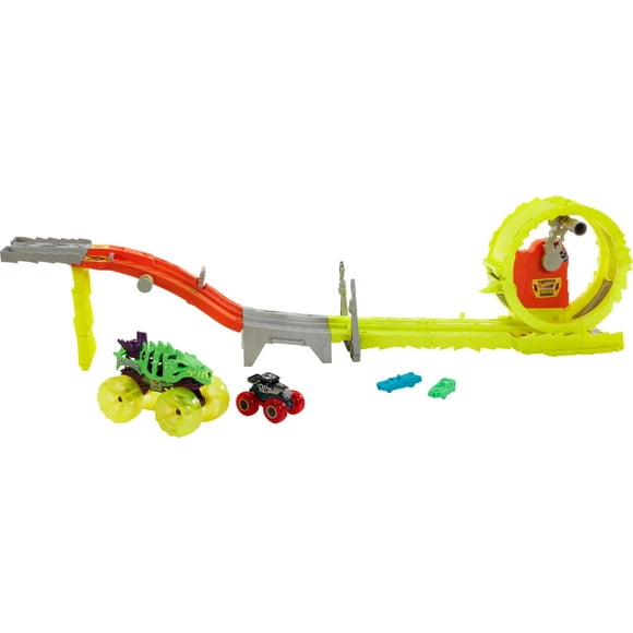 Hot Wheels Monster Trucks Track Set & 2 Toy Trucks: Oversized Skelesaurus & 1:64 Scale Bone Shaker Race & Chase Challenge with 2 Crushed Cars