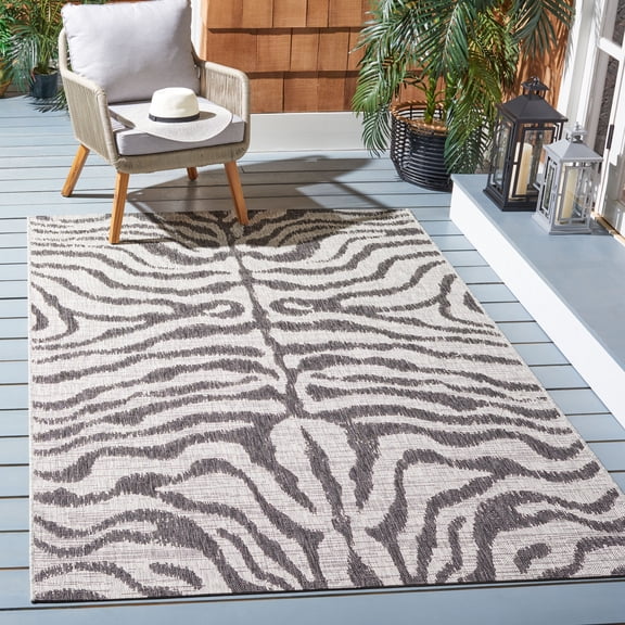 SAFAVIEH Courtyard Gerald Animal Indoor/Outdoor Area Rug, Grey/Black, 5'5" x 7'7"