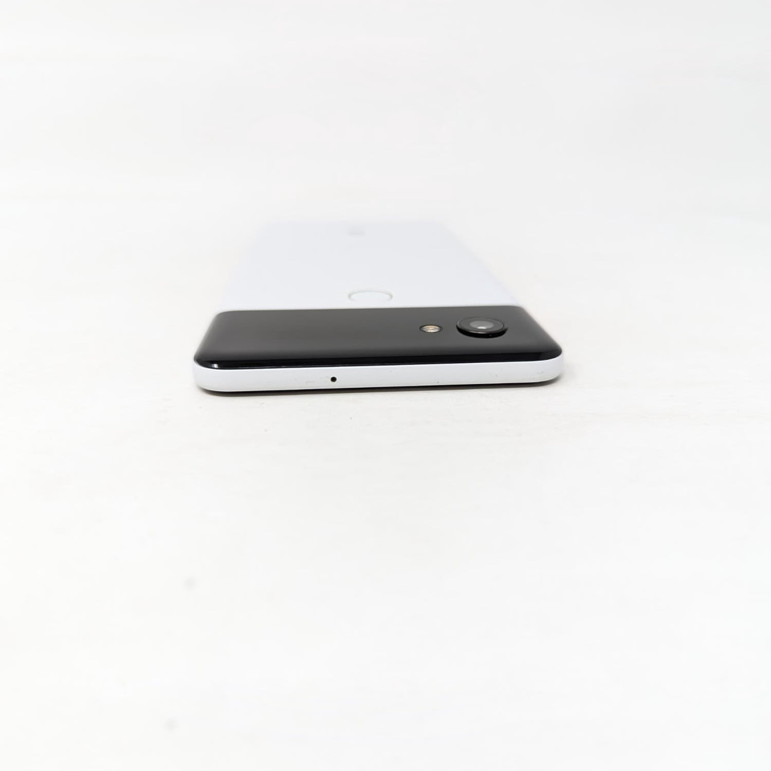 Google Pixel 2 XL 64GB G011C Factory Unlocked 6" 4GB RAM Smartphone - Black & White (Good)