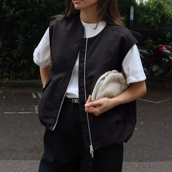 Women's Casual Zip Up Cargo Vest Cropped Sleeveless Jacket with Ruched Hem and Pockets Lightweight Outerwear for Spring Fall