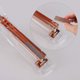 thumbnail image 4 of Kit de accesorios de escritorio de oro rosa, juego de grapadora, removedor de grapas, 1000 piezas de grapas, dispensador de cinta, bolígrafo de diamante grande y 10 clips de encuadernación Afortunado Sencillez, 4 of 5