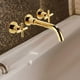 thumbnail image 4 of Grifo mural para lavabo con caño giratorio de 360 ​​grados, acabado electrochapado, doble cruz. Oro, 4 of 8