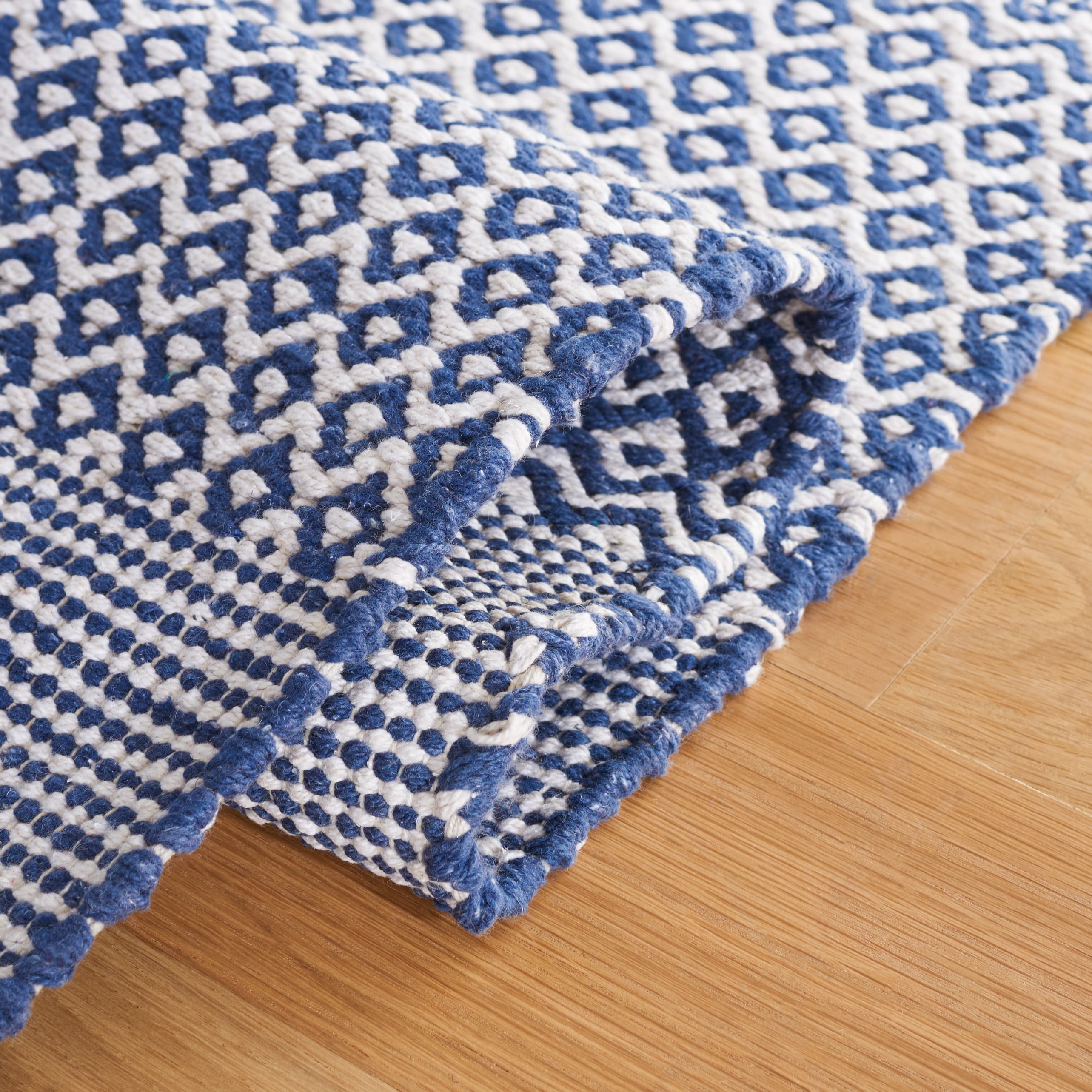 SAFAVIEH Montauk Karlene Geometric Cotton Runner Rug, Ivory/Navy, 2'3" x 20'